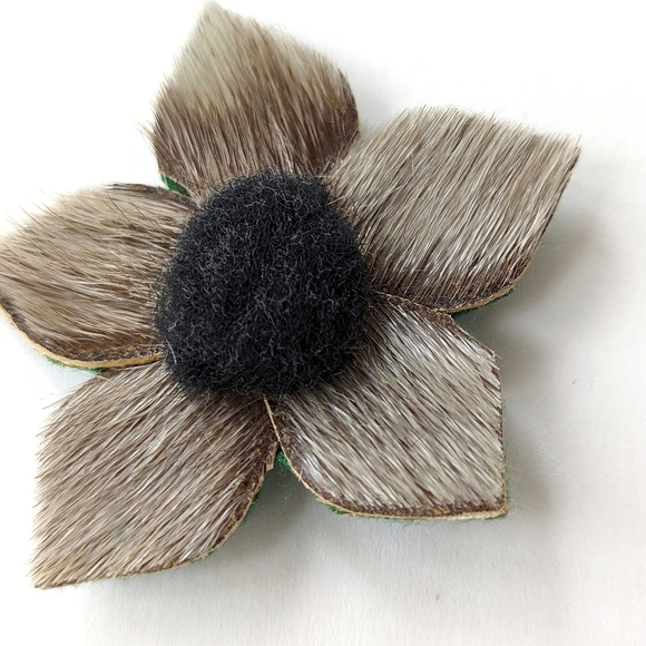 Vintage Handmade Inuit Real Fur Flower Brooch Made in Canada Indigenous Folk Art - Picture 5 of 12